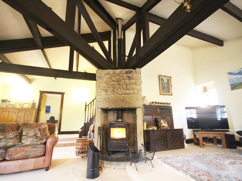 4 bedroom semi-detached house SSTC in Colne - IMG_5296.jpg